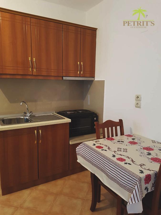 Petrit Guesthouse Ksamil Eksteriør bilde